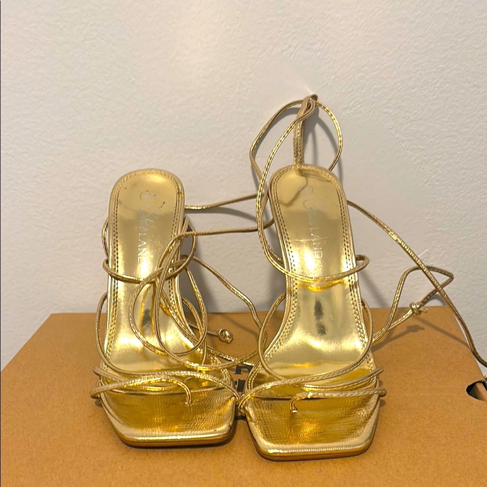 Elegant Gold Strappy Women's Sandals